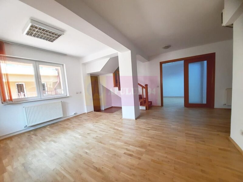 Casa P+1  la 5 minute de Metrou Piata Obor